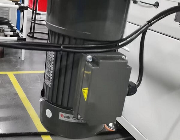 士元G750A剎車減速電機在大高周滑臺上的應(yīng)用